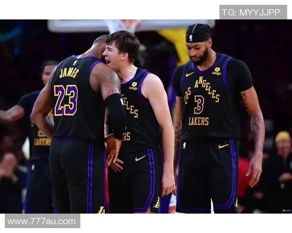 张佳玮：看着乔治变回3D 马克西策动进攻大帝终结 感觉真是微妙